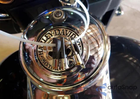 2006 Harley-Davidson Flhxi from USA, damaged, VIN 1HD1KBW1X6Y610426